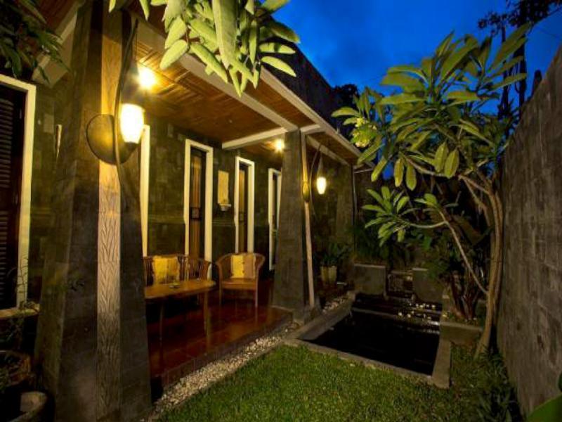 Puri Minggiran Guesthouse Yogya Yogyakarta Exterior foto