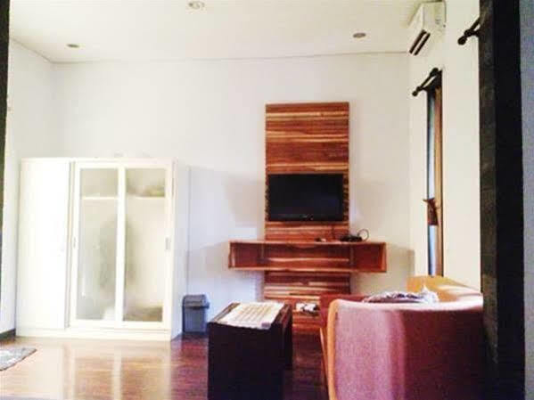 Puri Minggiran Guesthouse Yogya Yogyakarta Exterior foto